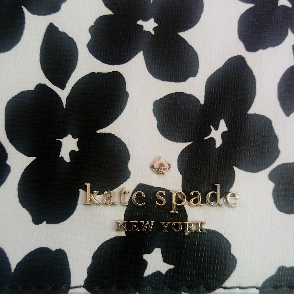 ♠NWT♠ Kate Spade Darcy Small Slim Black and White Floral Crossbody Bag - Picture 3 of 15